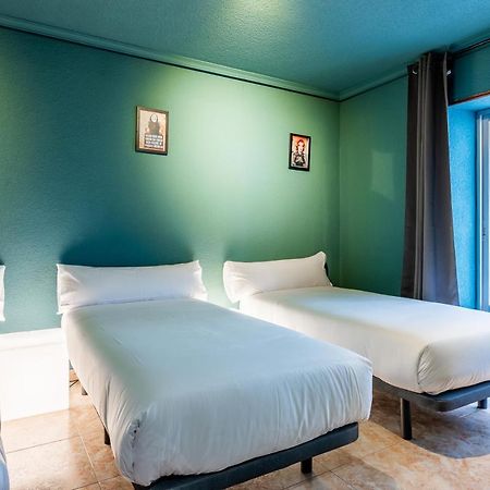 Ideal Hostel Madrid Bagian luar foto