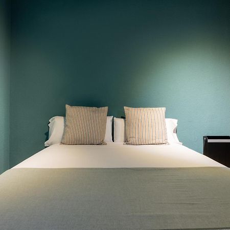 Ideal Hostel Madrid Bagian luar foto
