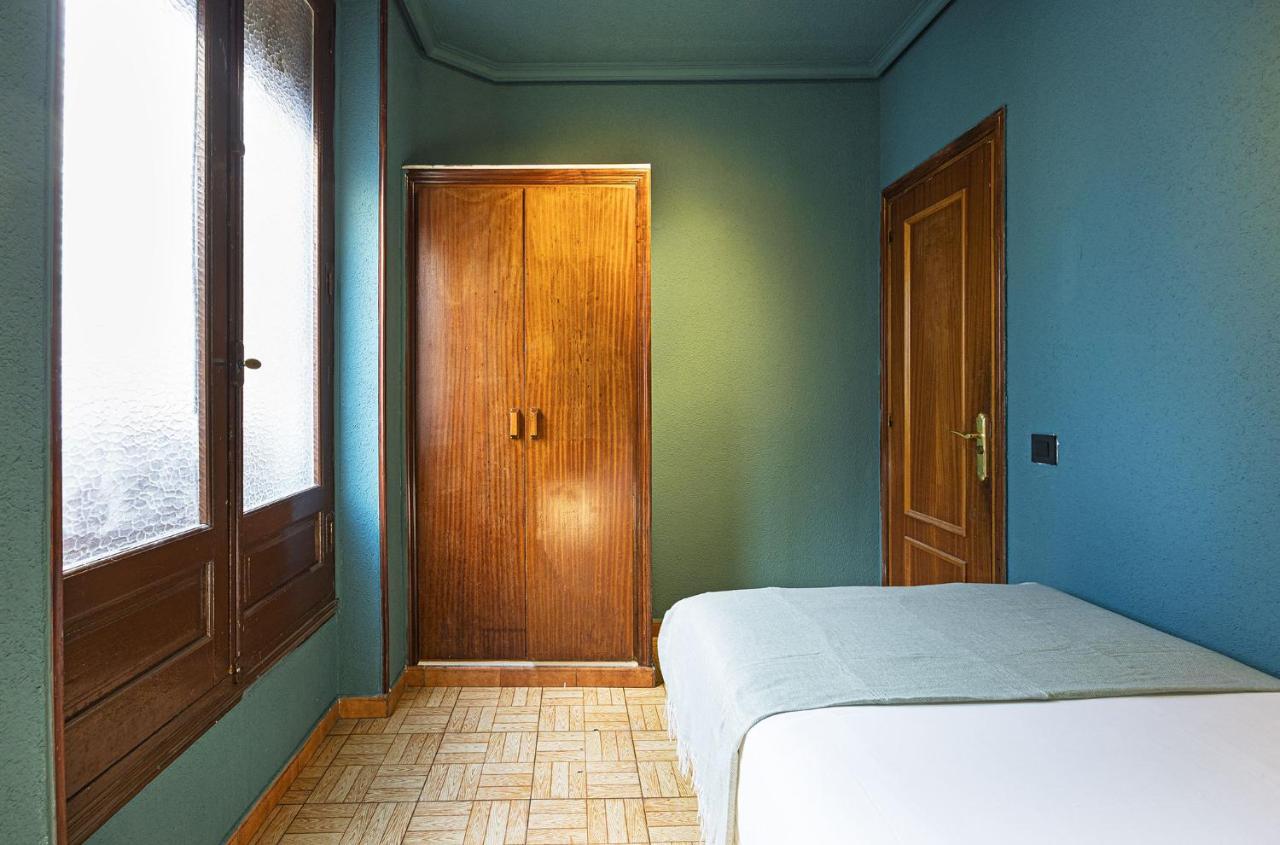 Ideal Hostel Madrid Bagian luar foto