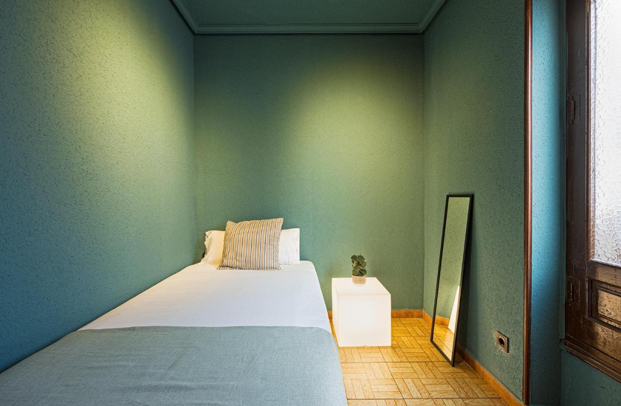 Ideal Hostel Madrid Bagian luar foto