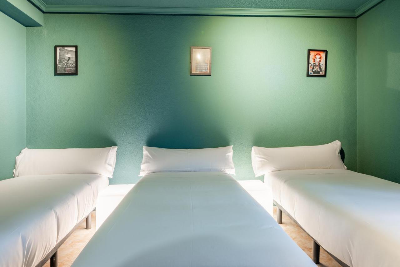Ideal Hostel Madrid Bagian luar foto