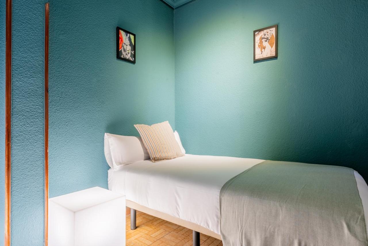 Ideal Hostel Madrid Bagian luar foto