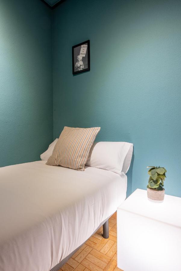 Ideal Hostel Madrid Bagian luar foto