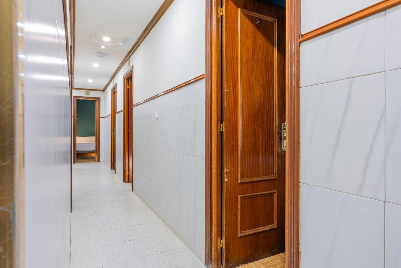 Ideal Hostel Madrid Bagian luar foto