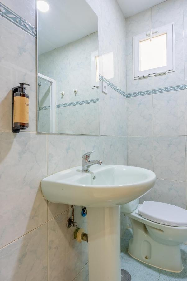 Ideal Hostel Madrid Bagian luar foto