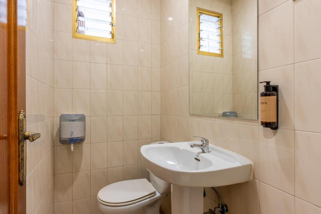 Ideal Hostel Madrid Bagian luar foto
