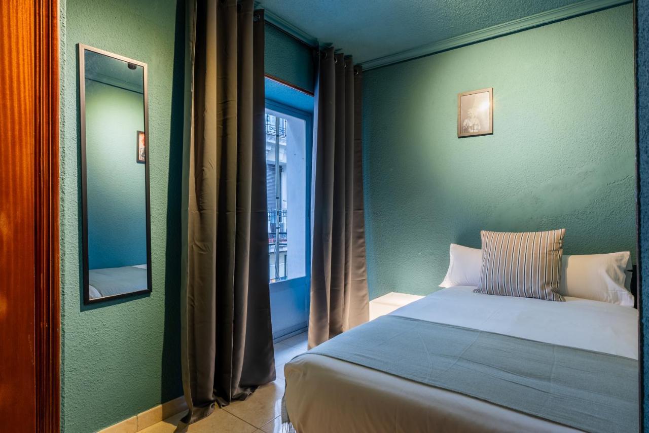 Ideal Hostel Madrid Bagian luar foto