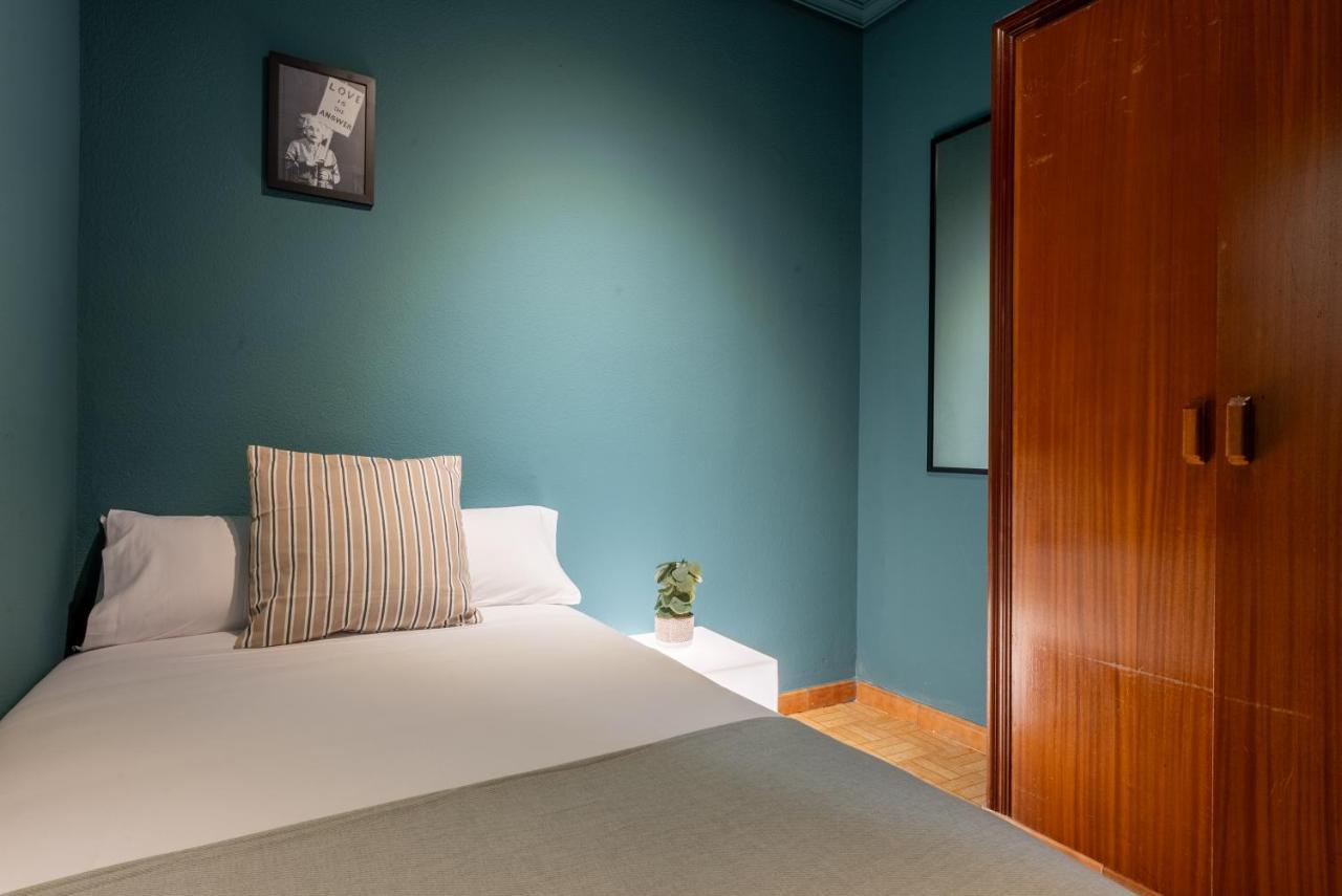 Ideal Hostel Madrid Bagian luar foto