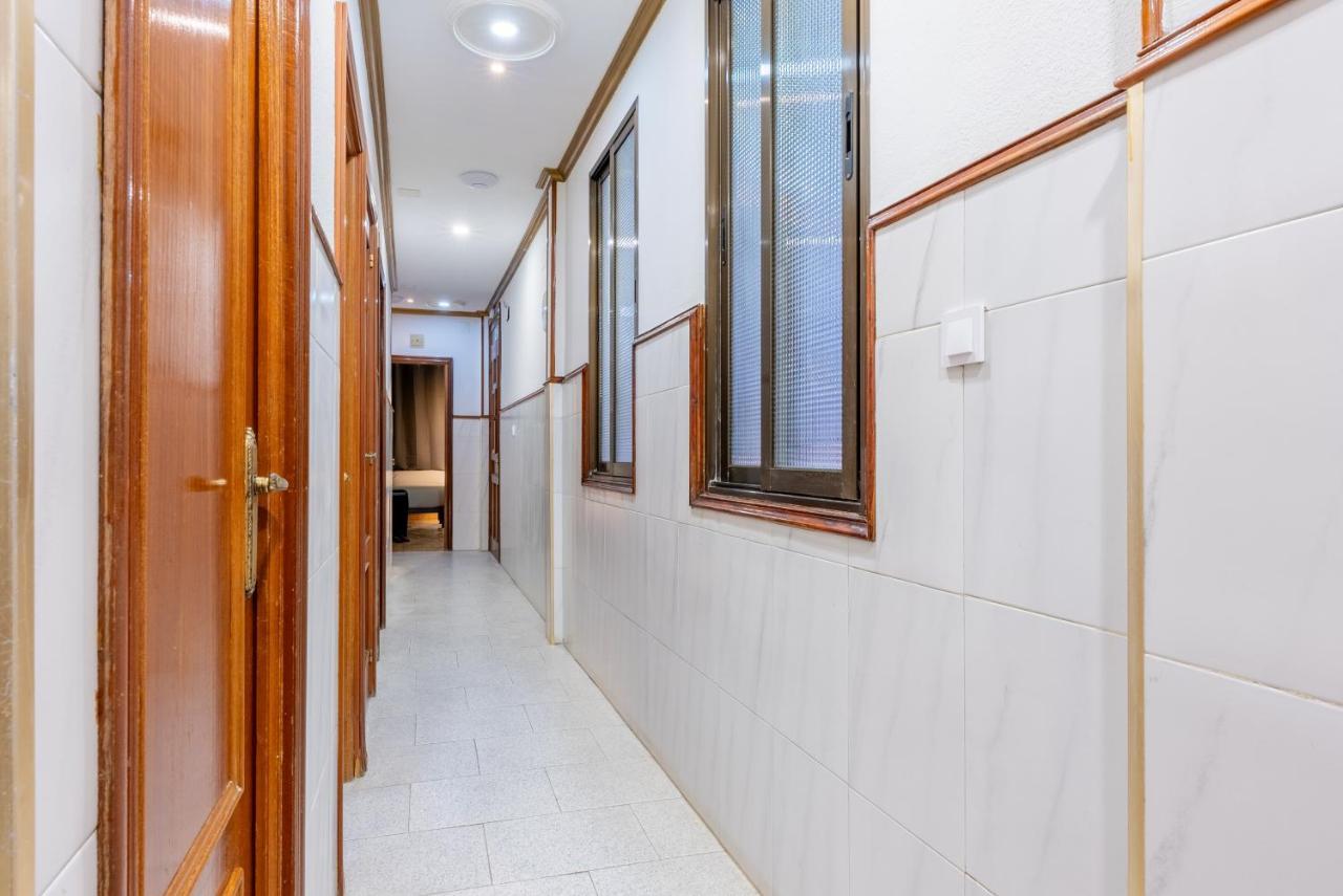Ideal Hostel Madrid Bagian luar foto