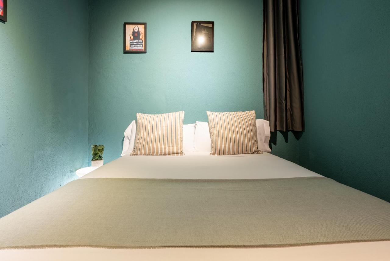 Ideal Hostel Madrid Bagian luar foto