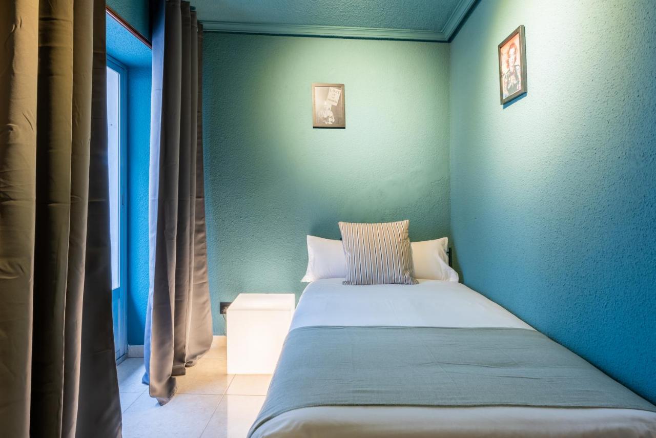 Ideal Hostel Madrid Bagian luar foto