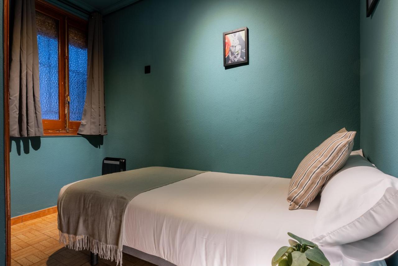 Ideal Hostel Madrid Bagian luar foto
