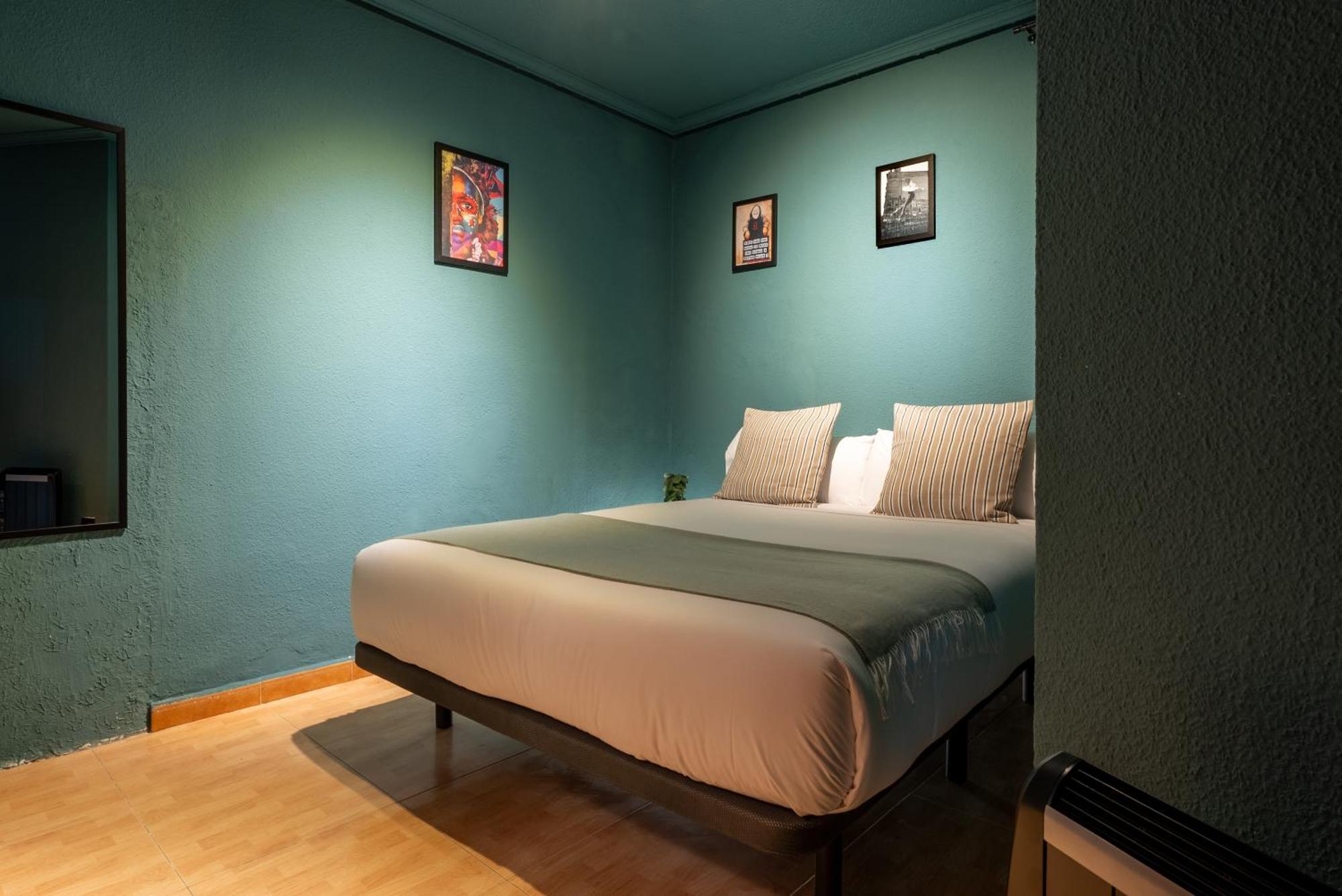 Ideal Hostel Madrid Bagian luar foto